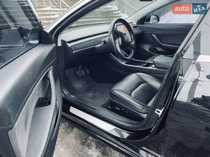 Седан Tesla Model 3 2018 в Луцьку