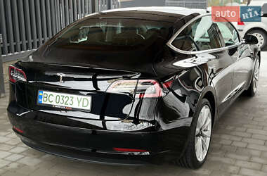 Седан Tesla Model 3 2019 в Львове