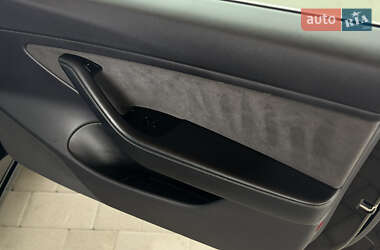 Седан Tesla Model 3 2019 в Львове