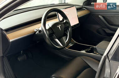 Седан Tesla Model 3 2019 в Львове