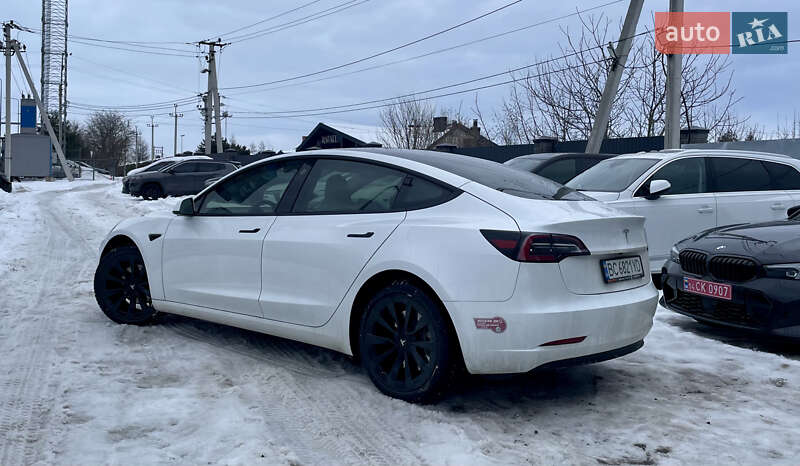 Седан Tesla Model 3 2023 в Львові