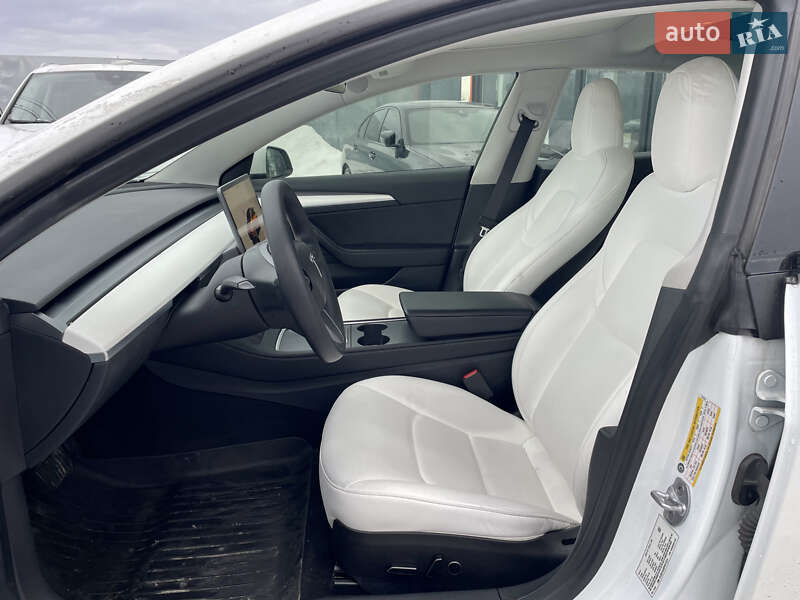Седан Tesla Model 3 2023 в Львові