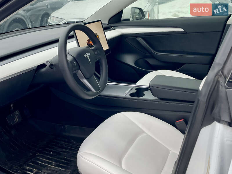 Седан Tesla Model 3 2023 в Львові