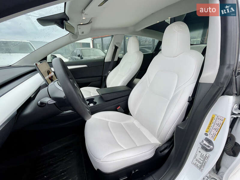 Седан Tesla Model 3 2023 в Львові