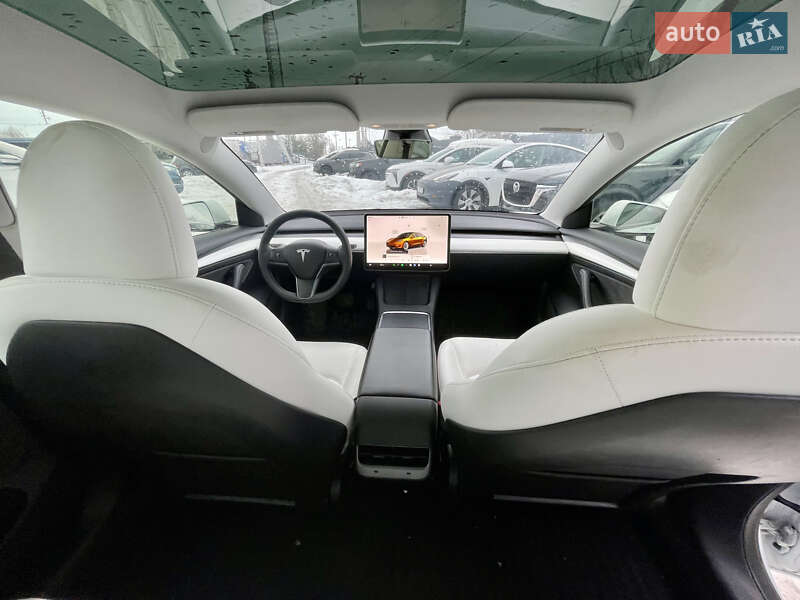 Седан Tesla Model 3 2023 в Львові