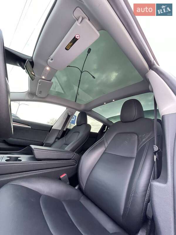 Седан Tesla Model 3 2023 в Львові