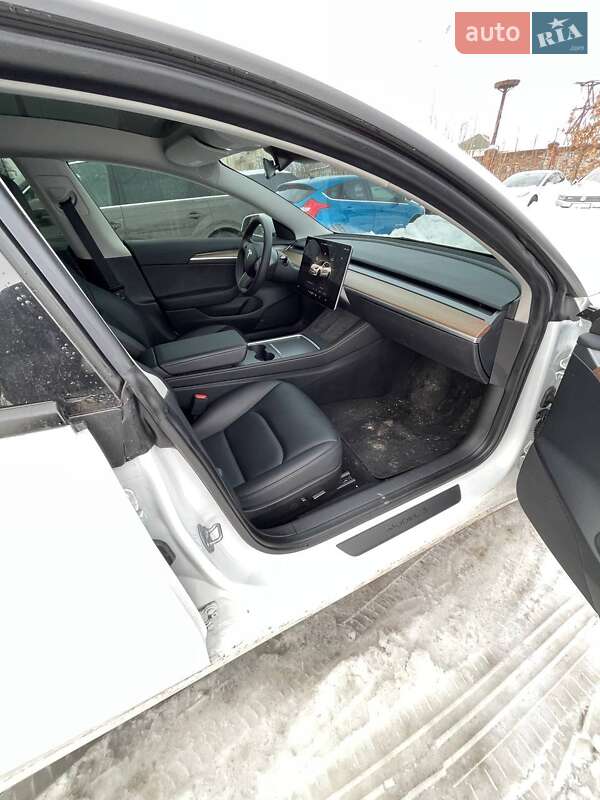 Седан Tesla Model 3 2023 в Львові