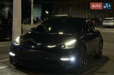 Седан Tesla Model 3 2021 в Кам'янському