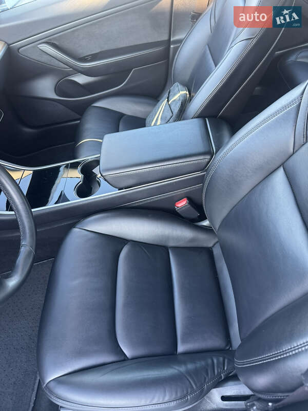Седан Tesla Model 3 2018 в Львові фото 46 Седан Tesla Model 3 2018 в Львові