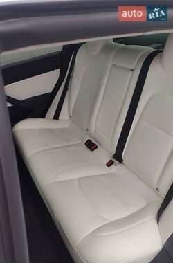Седан Tesla Model 3 2020 в Александрие