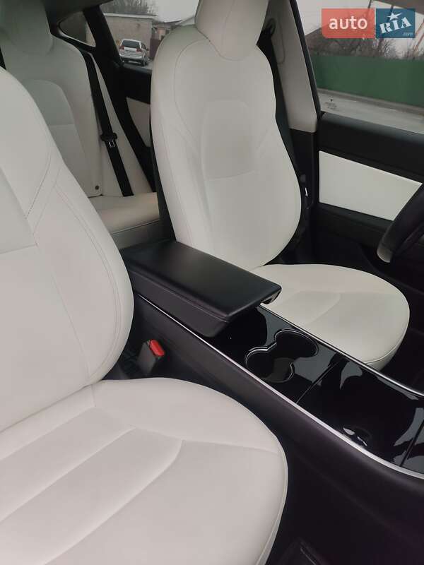 Седан Tesla Model 3 2020 в Александрие