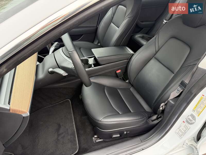 Седан Tesla Model 3 2018 в Киеве