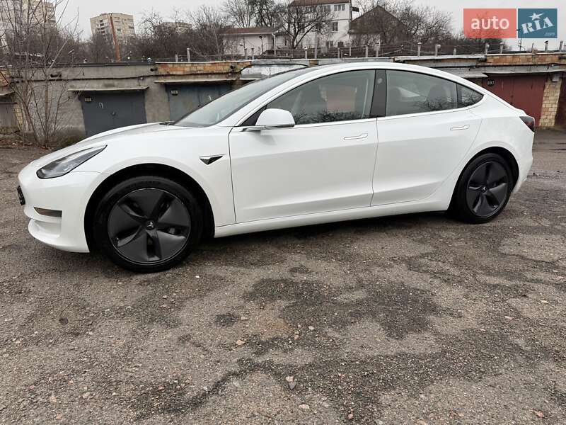 Седан Tesla Model 3 2018 в Киеве