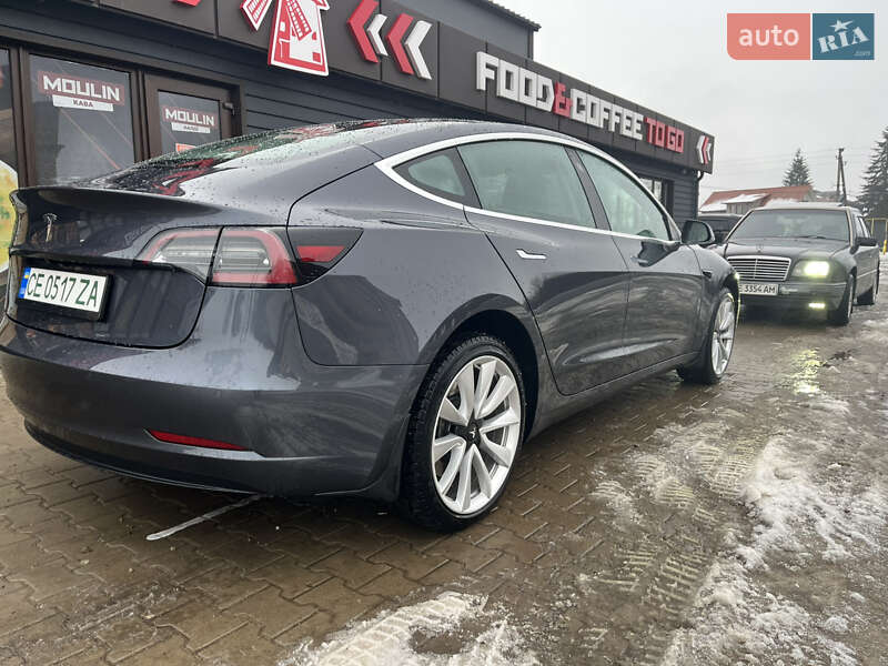 Седан Tesla Model 3 2019 в Черновцах