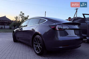 Седан Tesla Model 3 2019 в Сокирянах