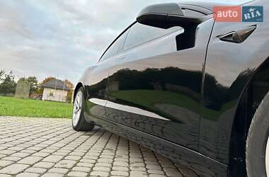 Седан Tesla Model 3 2022 в Львове