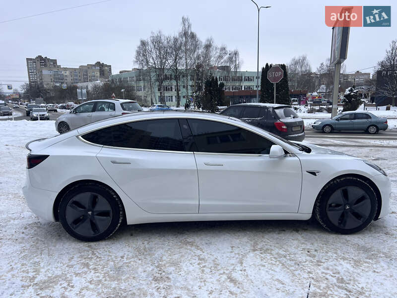 Седан Tesla Model 3 2020 в Виннице