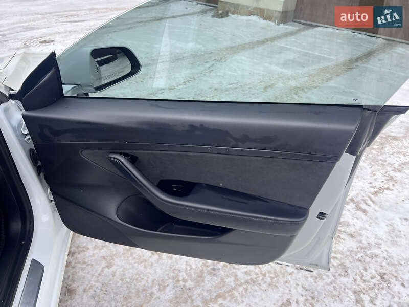 Седан Tesla Model 3 2020 в Виннице
