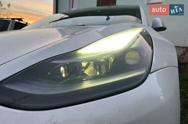Седан Tesla Model 3 2021 в Львове