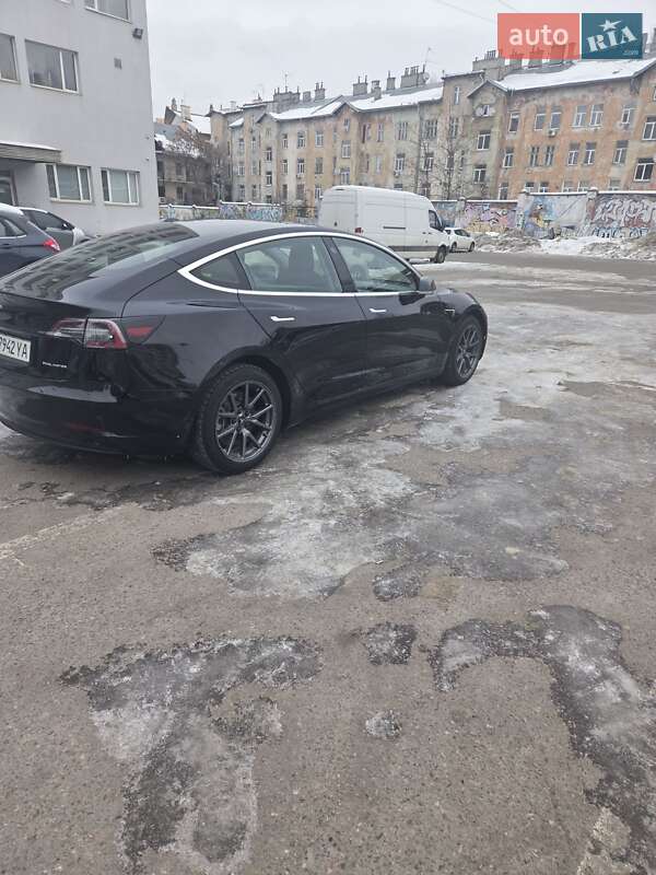 Седан Tesla Model 3 2019 в Львові