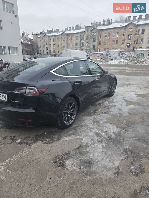 Седан Tesla Model 3 2019 в Львові