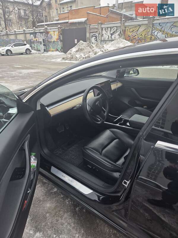 Седан Tesla Model 3 2019 в Львові