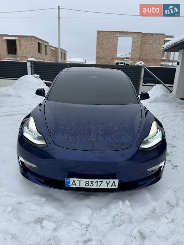 Седан Tesla Model 3 2018 в Івано-Франківську