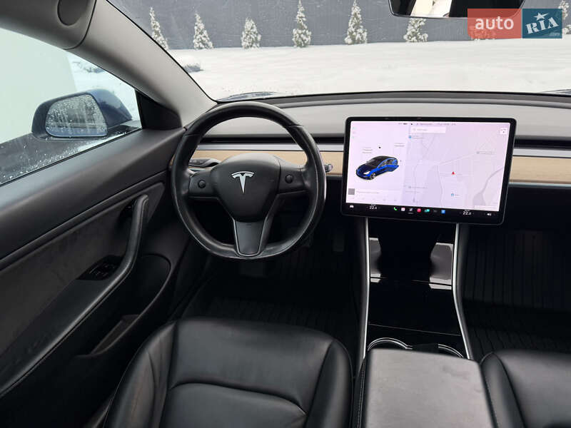 Седан Tesla Model 3 2018 в Івано-Франківську