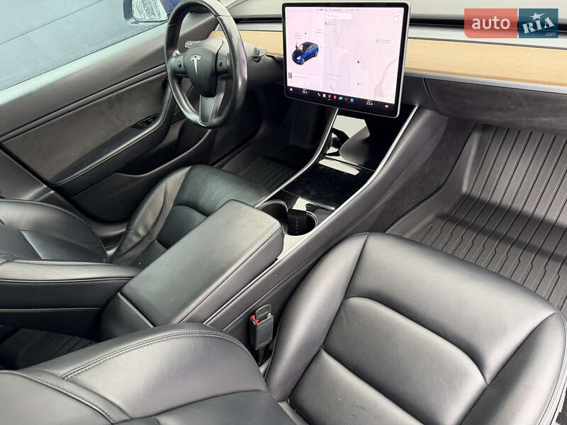 Седан Tesla Model 3 2018 в Івано-Франківську