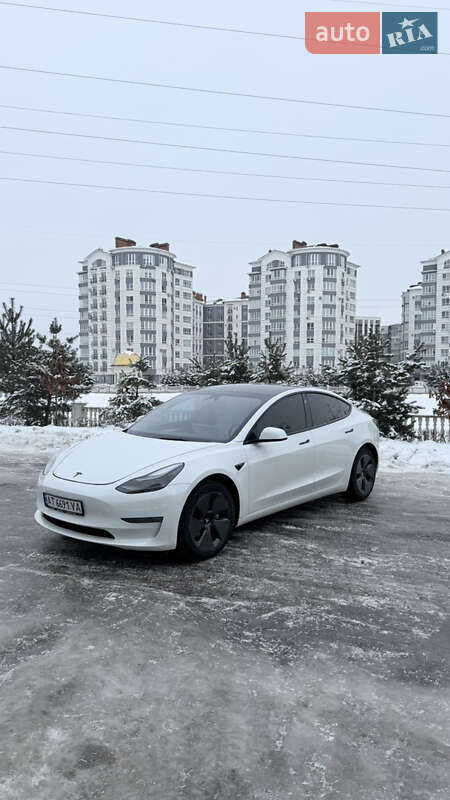 Седан Tesla Model 3 2022 в Івано-Франківську