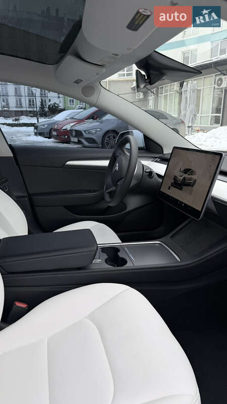 Седан Tesla Model 3 2022 в Івано-Франківську
