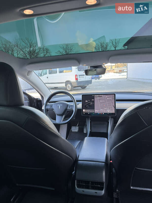 Седан Tesla Model 3 2019 в Киверцах