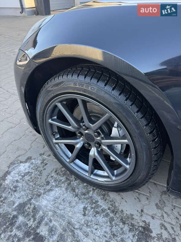 Седан Tesla Model 3 2019 в Киверцах