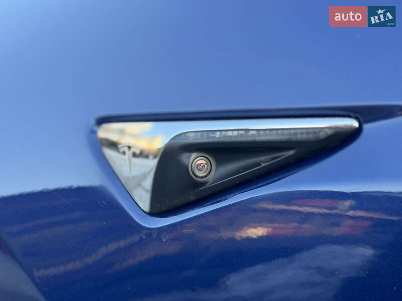 Седан Tesla Model 3 2019 в Киеве