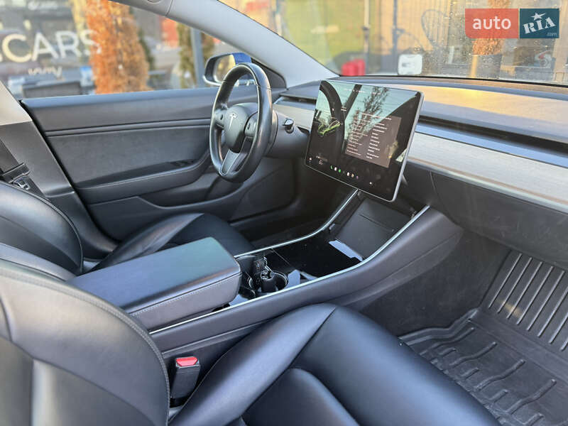 Седан Tesla Model 3 2019 в Киеве