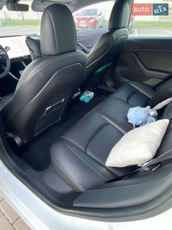 Седан Tesla Model 3 2020 в Львові