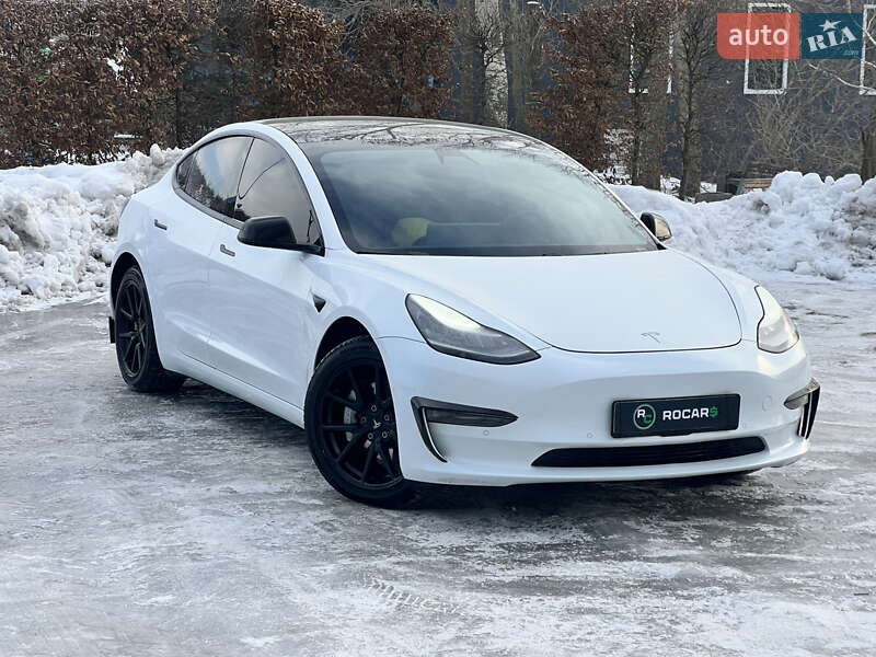 Седан Tesla Model 3 2020 в Києві