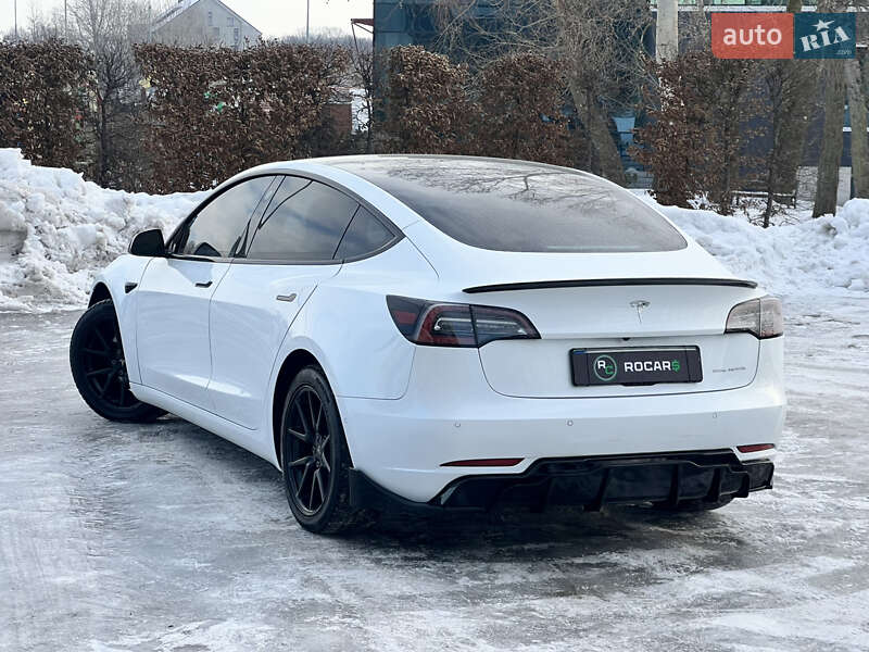 Седан Tesla Model 3 2020 в Києві
