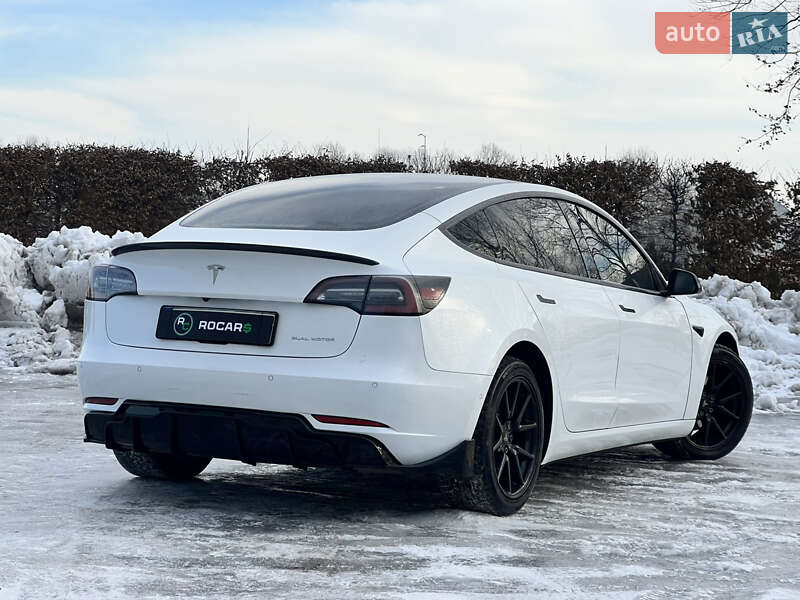 Седан Tesla Model 3 2020 в Києві