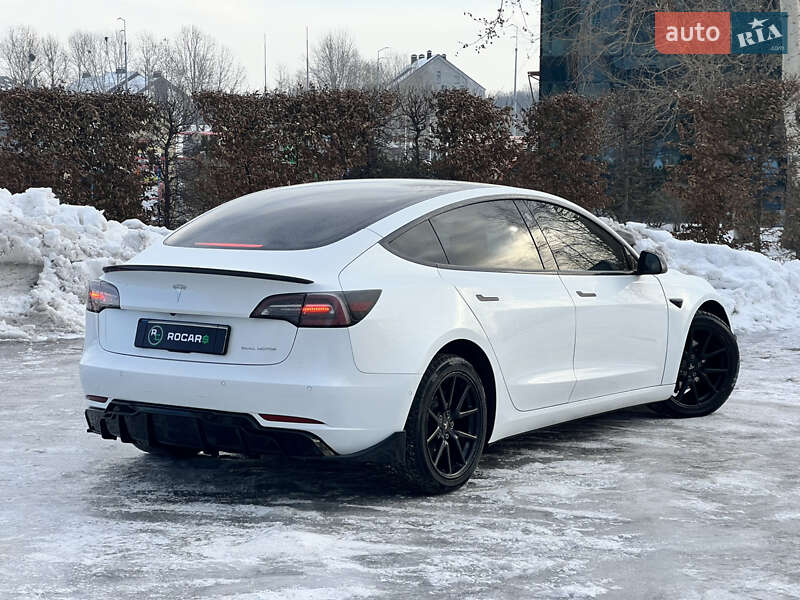Седан Tesla Model 3 2020 в Києві