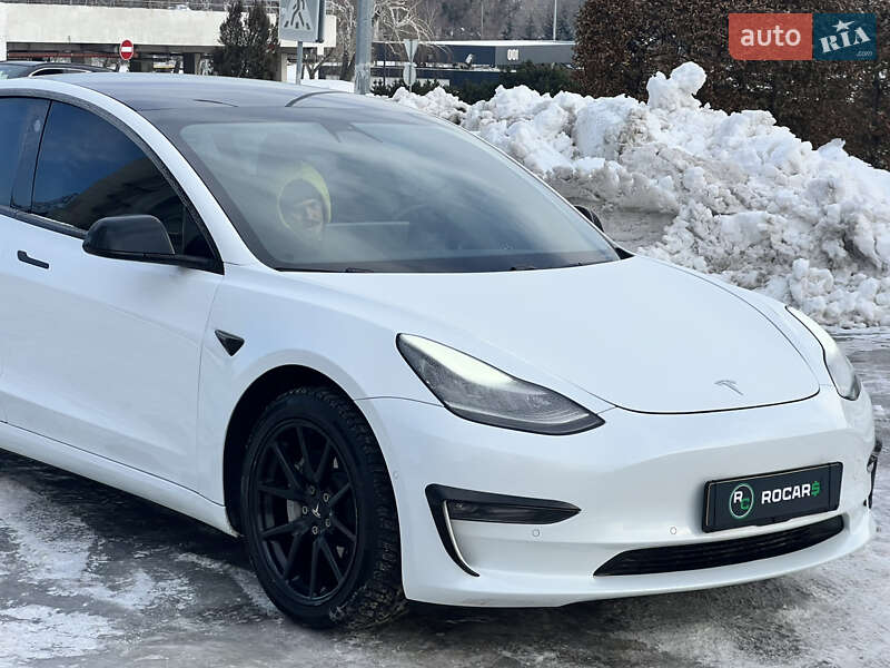 Седан Tesla Model 3 2020 в Києві