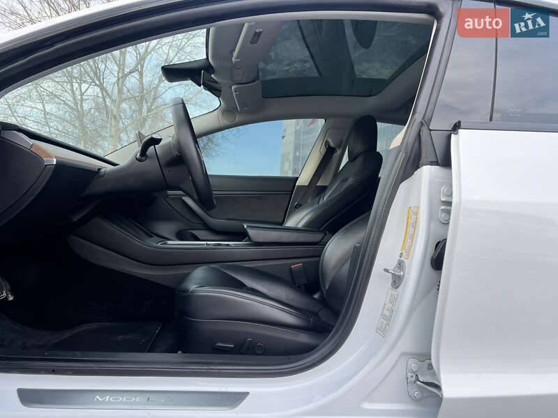 Седан Tesla Model 3 2020 в Києві