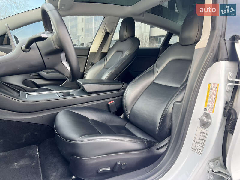 Седан Tesla Model 3 2020 в Києві