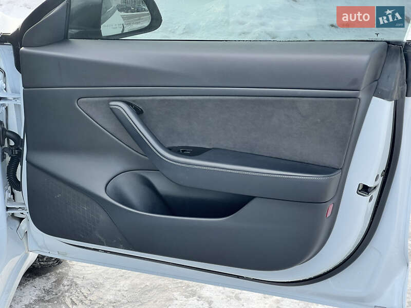 Седан Tesla Model 3 2020 в Києві