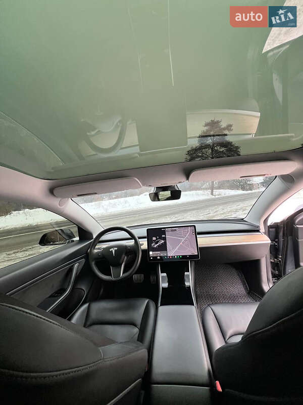 Седан Tesla Model 3 2020 в Ужгороді