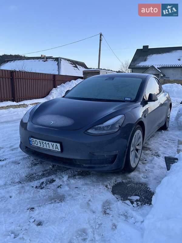 Седан Tesla Model 3 2023 в Шумську
