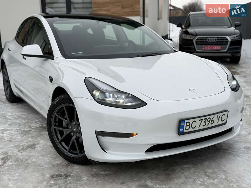 Седан Tesla Model 3 2023 в Стрые