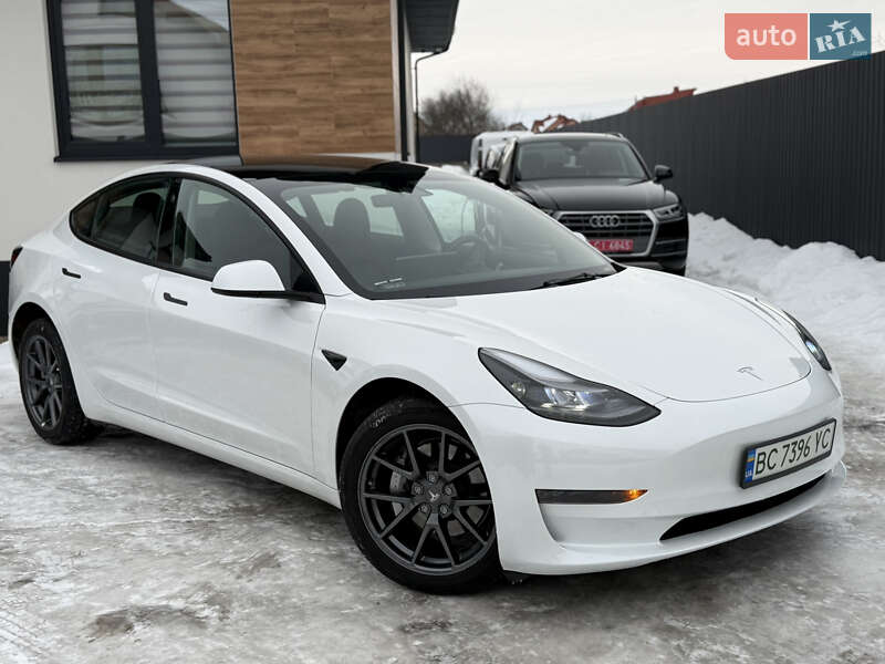 Седан Tesla Model 3 2023 в Стрые