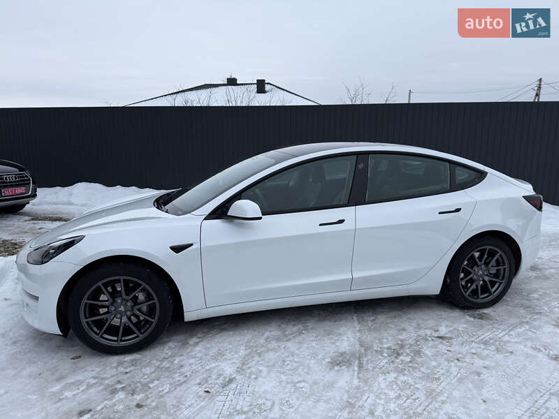 Седан Tesla Model 3 2023 в Стрые