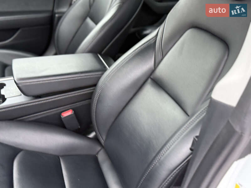 Седан Tesla Model 3 2023 в Стрые